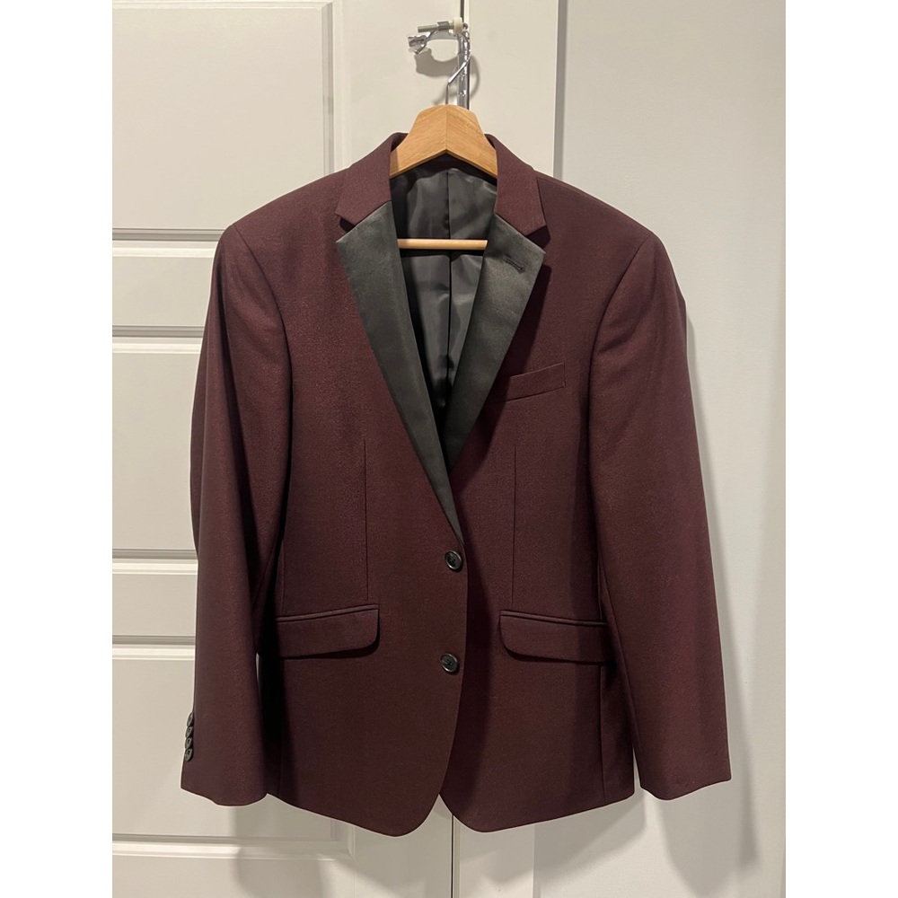 Kenneth Cole Reaction Men's Burgundy Sport Coat with Black Satin Lapel